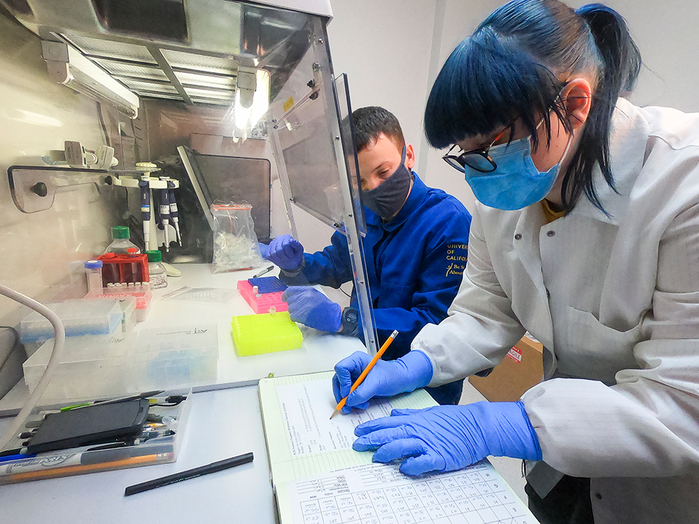 MPVM candidates Jacob Marcek and Laura Schultz conduct research on Rocky Mountain Spotted Fever.